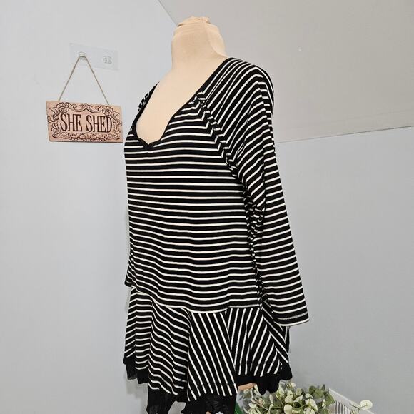 Weekend Suzanne Betro Black White Striped Exposed Seam V Neck Tunic Top Large - Picture 4 of 11